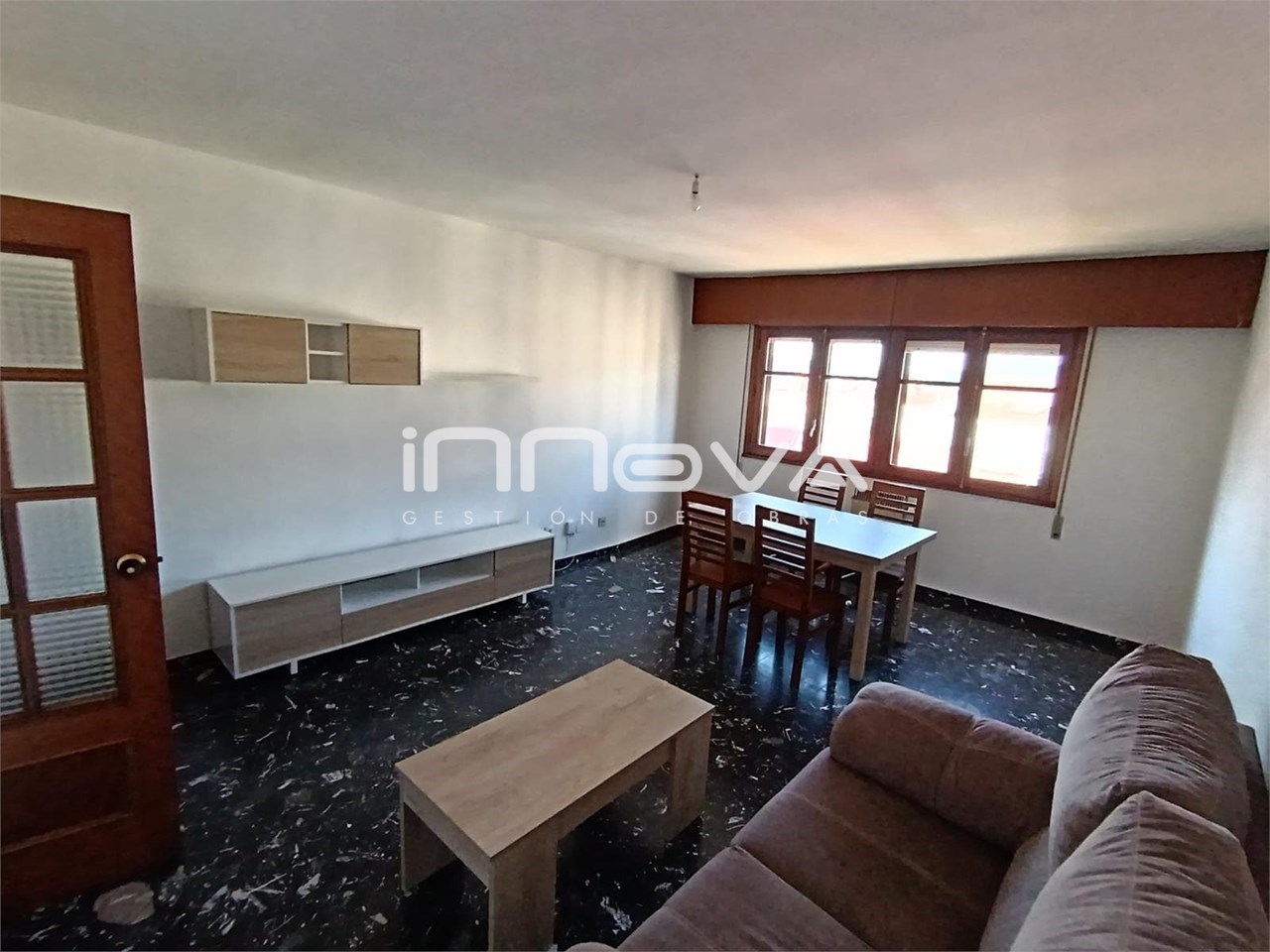 Foto 1 Ampilo Piso en alquiler en Av. Loureiro Crespo