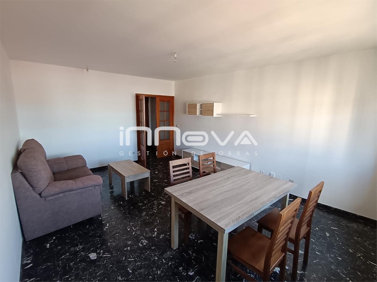 Foto 2 Ampilo Piso en alquiler en Av. Loureiro Crespo