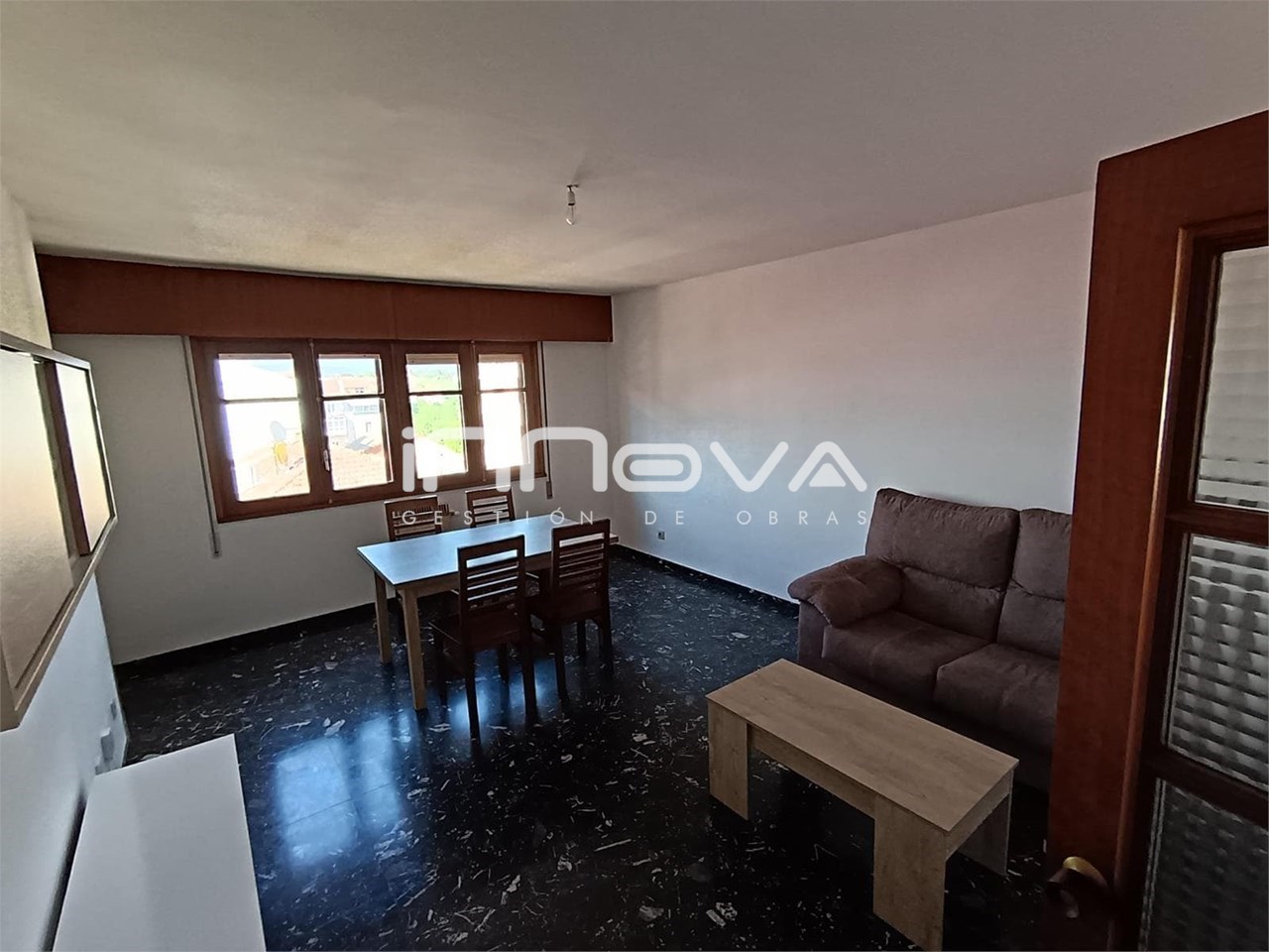 Foto 4 Ampilo Piso en alquiler en Av. Loureiro Crespo